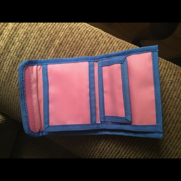 Hello Kitty Wallet - Picture 3 of 3